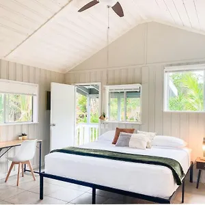  Apartment Monstera Bungalow, Spacious, King Bed, Big Kitchen